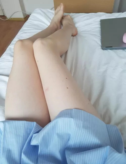 i want you to lick my legs all the down n then suck my toes 👅
