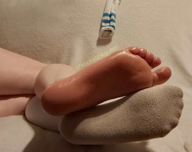 I want you to sniff my socks as you cum to my soles and toes~❤