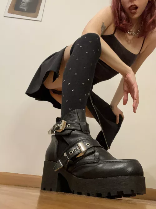 I will make you my slave. Now get on your knees and worship my boot 😏😈