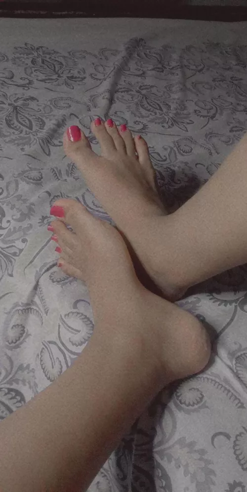i wish someone would cover my toes in cum π₯Ί