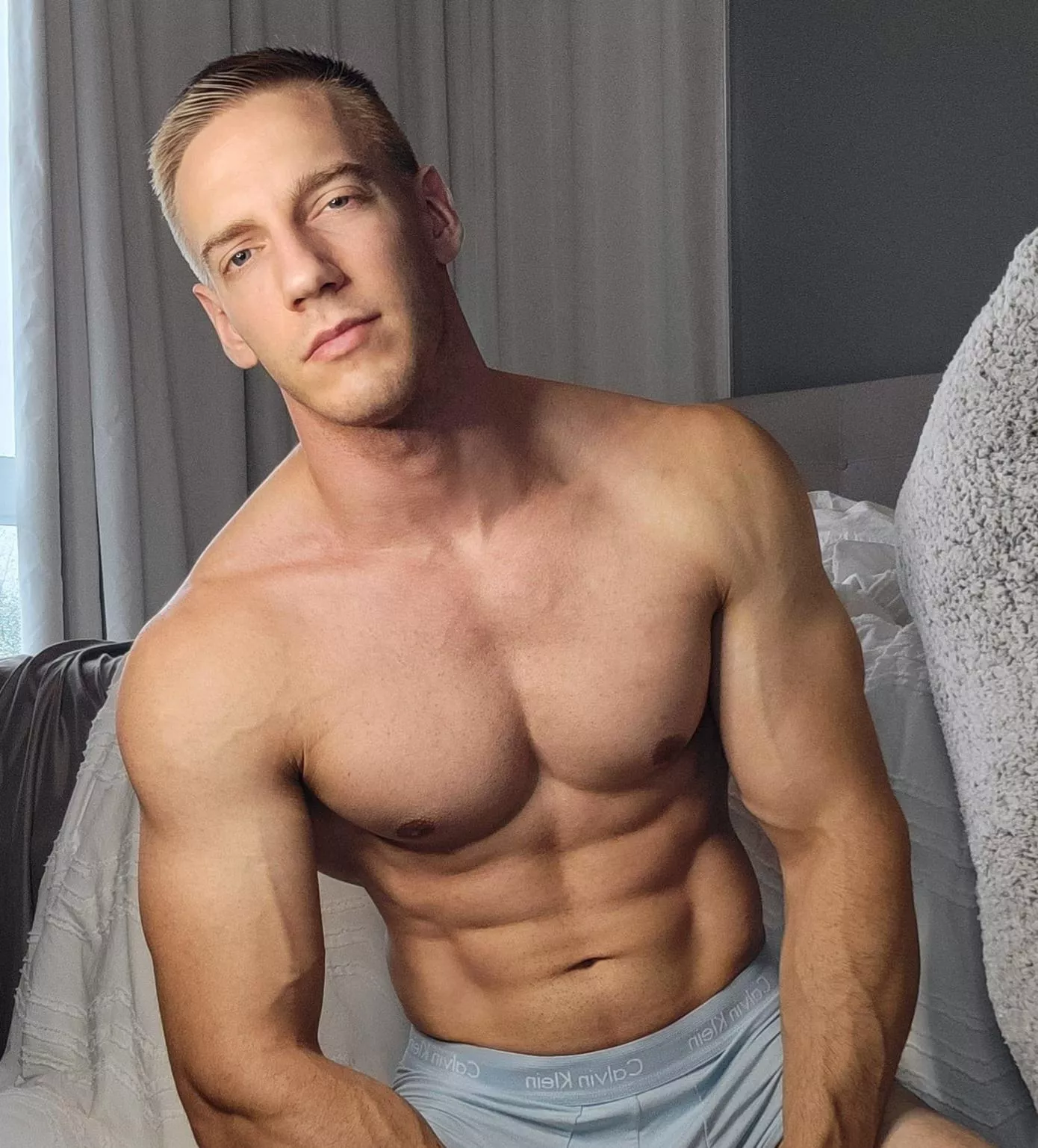 I wonder what's goin throught your mind 💭