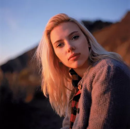 I would love it if Scarlett had a nice thick cock and would make love to me.