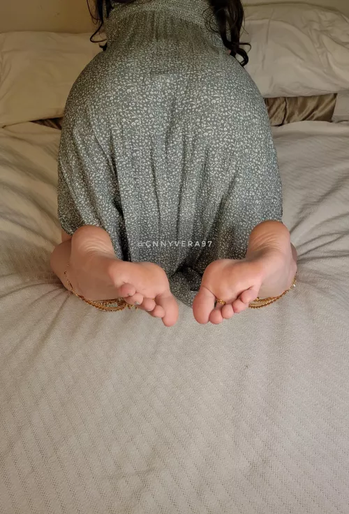 I'd love to hear your ideas on poses! I'm currently obsessing over this one <3