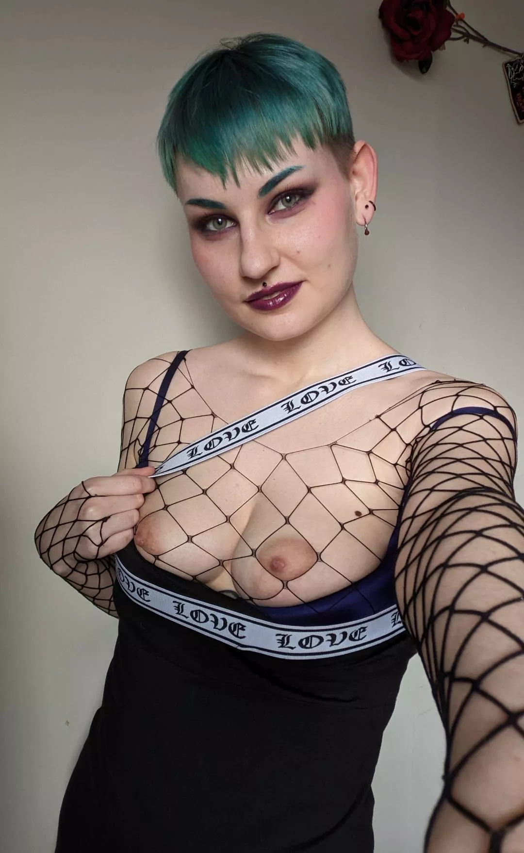 idk if I'm wearing this dress right 😏