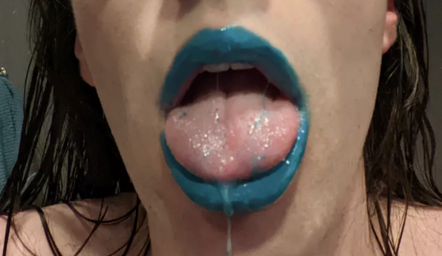 Idk what it is but weird lip colors do something to me...