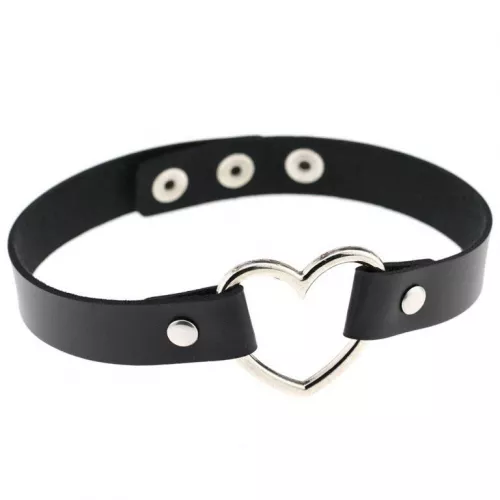 If a girl wears a choker like this is she implying that she is into bdsm? Am I over thinking and it’s just a regular necklace lol?