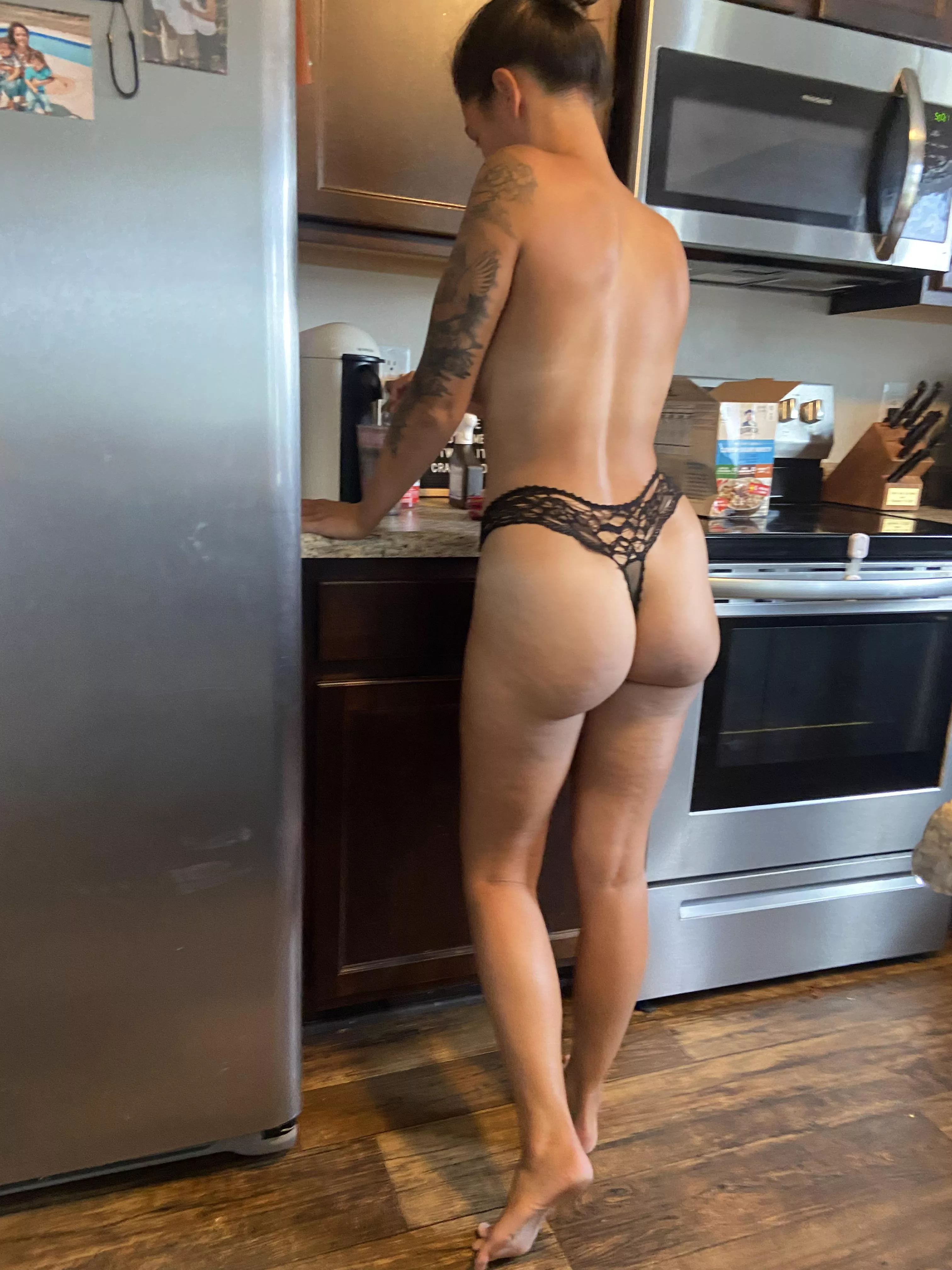 If she has a fat ass Send a sample to trade, no sample no reply. Kik jayjuliet26, telegram jayjuliet, I like casually naked and undressing videos if you have them