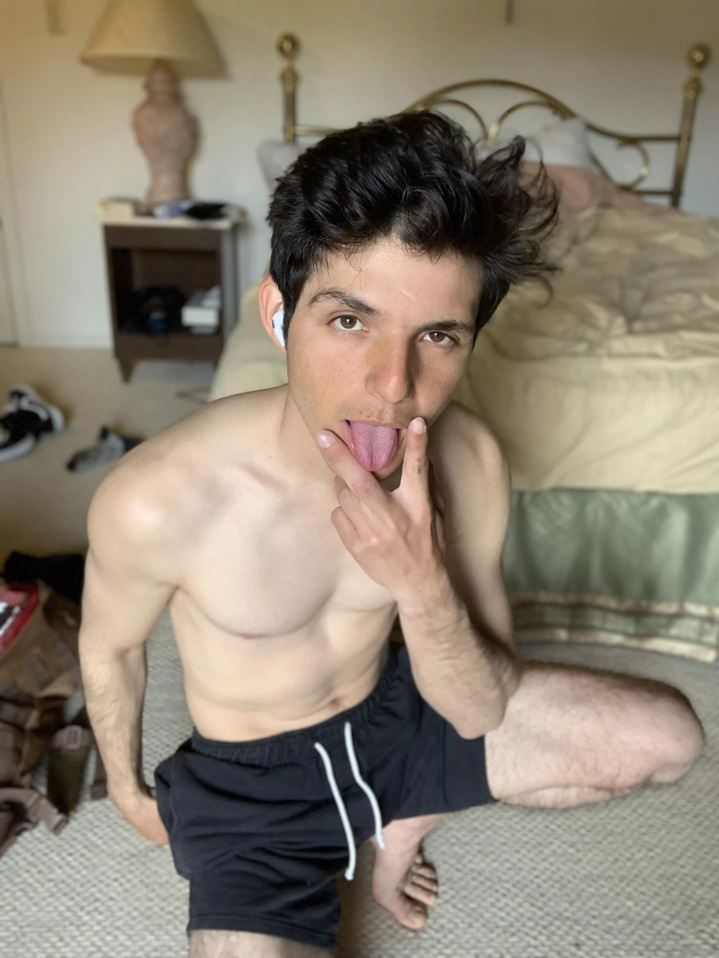 If you wanna be my pig 🐷 and serve me 👅👅👅 add me