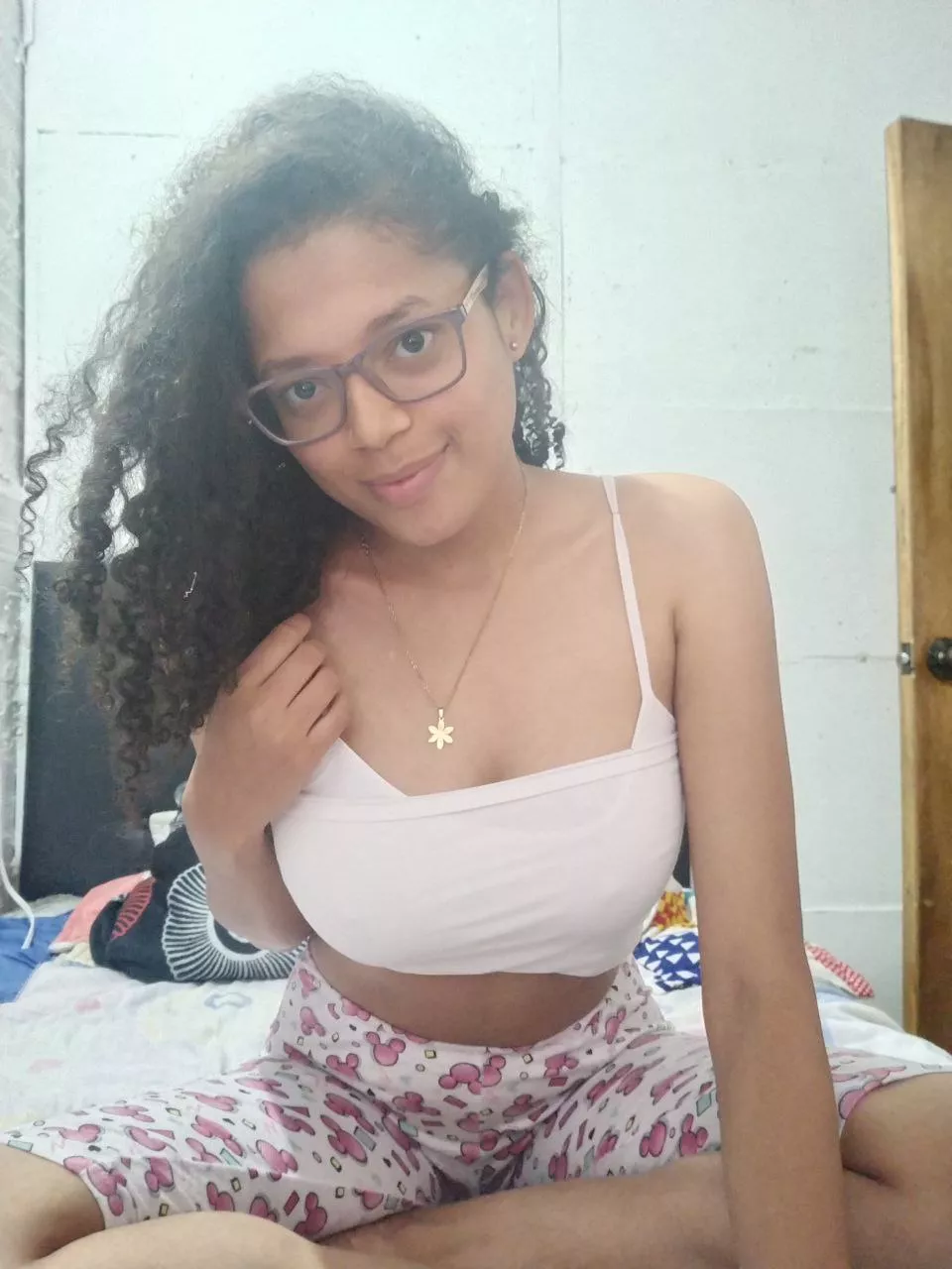 I'm 19, new here, and future fashion designer 👗 I just started Onlyfans. Come say hi!