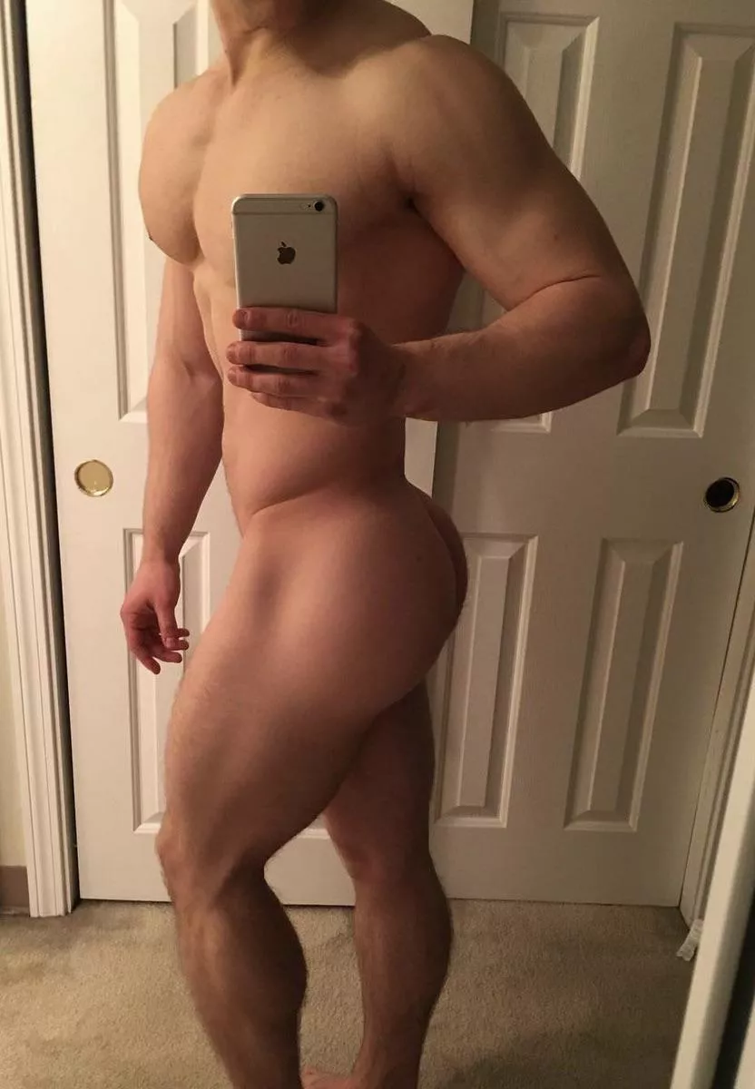 I’m 25 and I’m only 5’7” tall. Do any of you like short tops? 👀