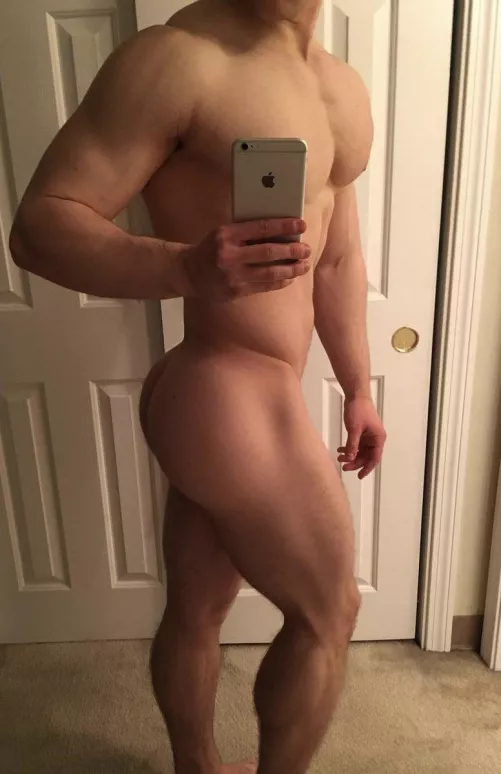 I’m 25 and I’m only 5’7” tall, I work out to make up for it. What do you think? 👀