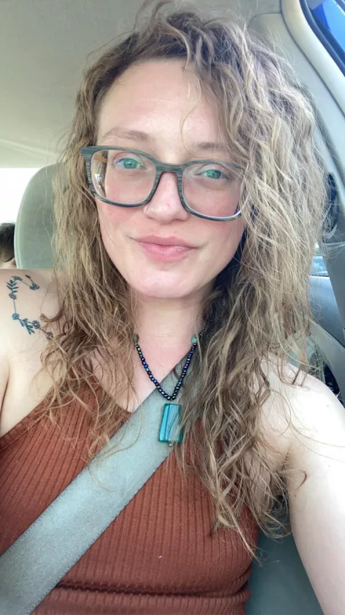 I’m a trippy little hippie who loves to have fun. Message me for my snap or OF.