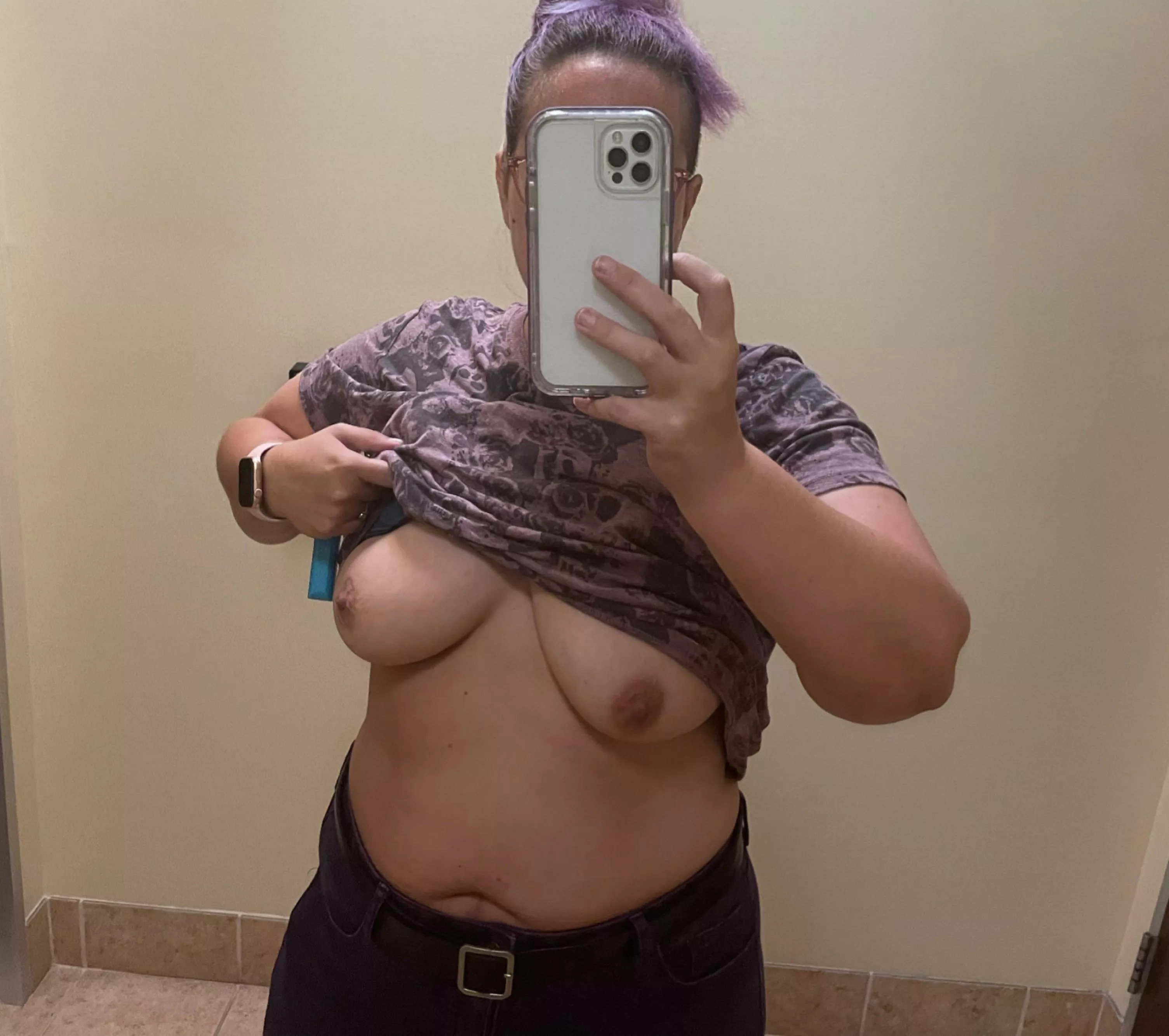 I’m bored at work. Follow me back to my desk so we can play? [F]