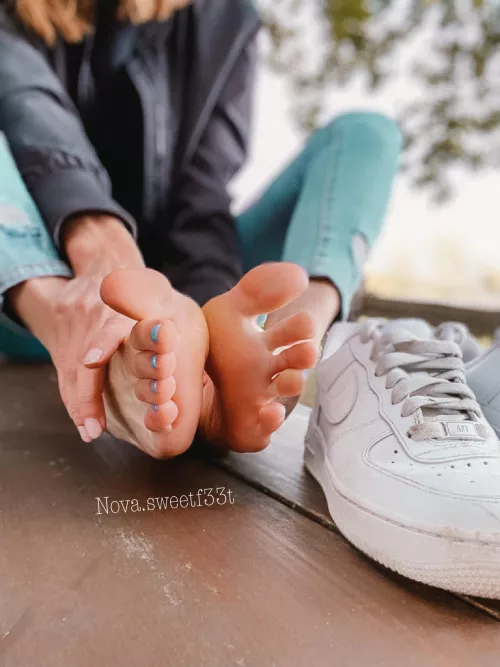 I’m craving some helping hands for a nice foot rub…