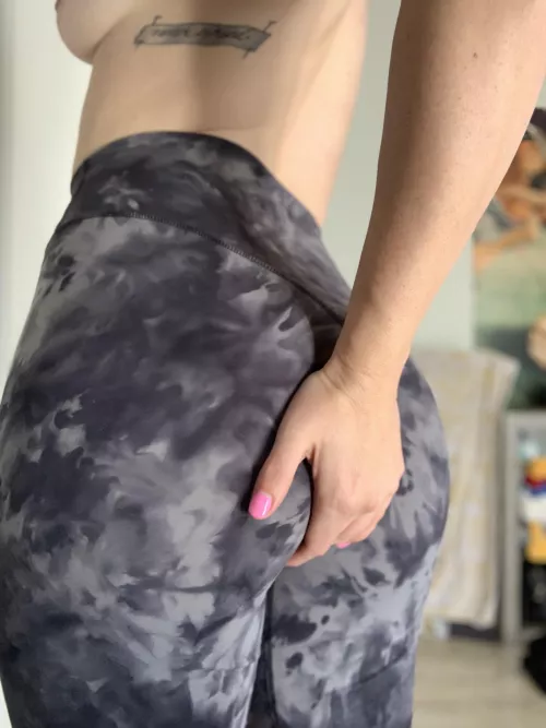 I’m curious, who wants to be my gym buddy 🖤