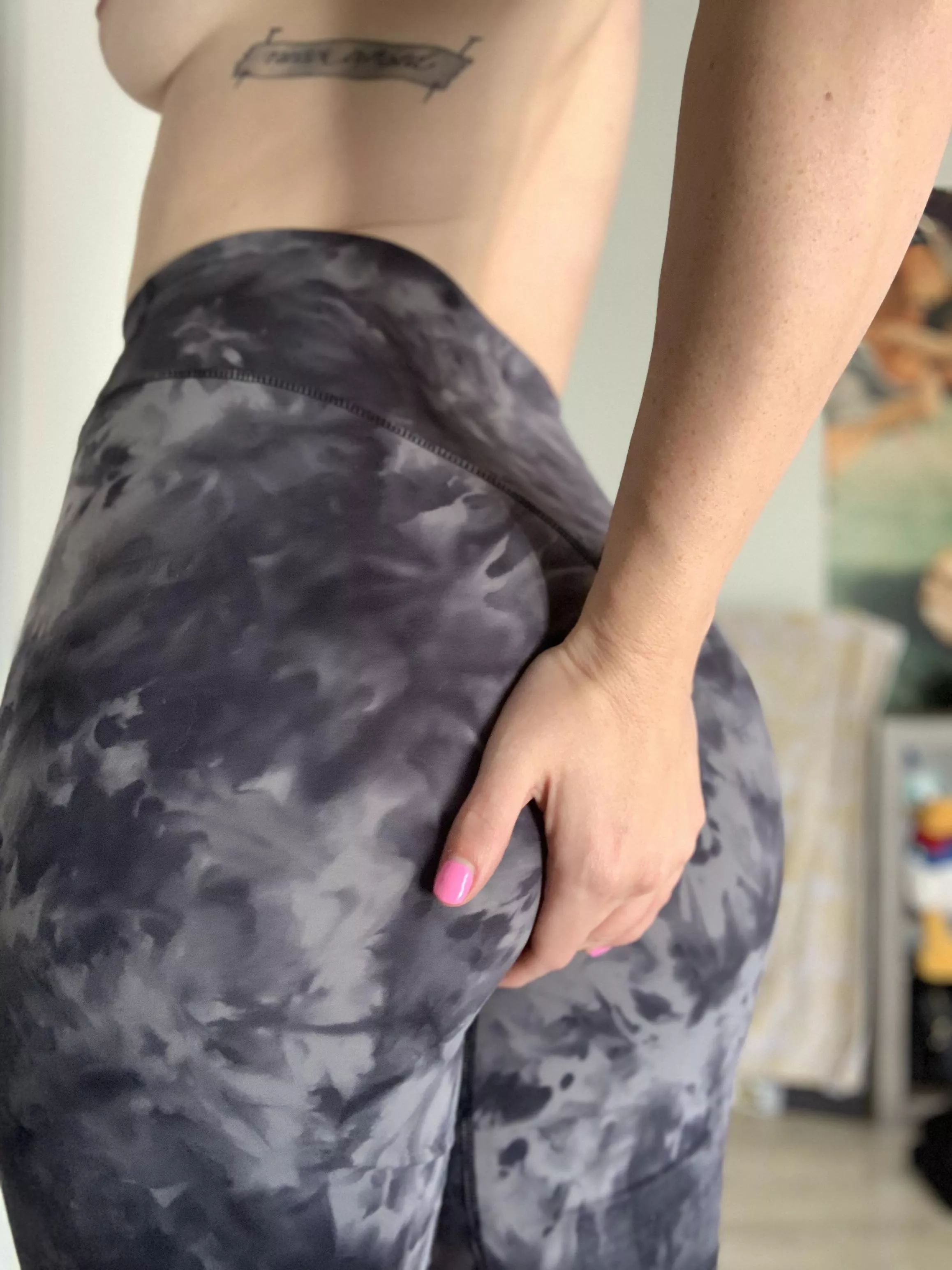 I’m curious, who wants to be my gym buddy 🖤