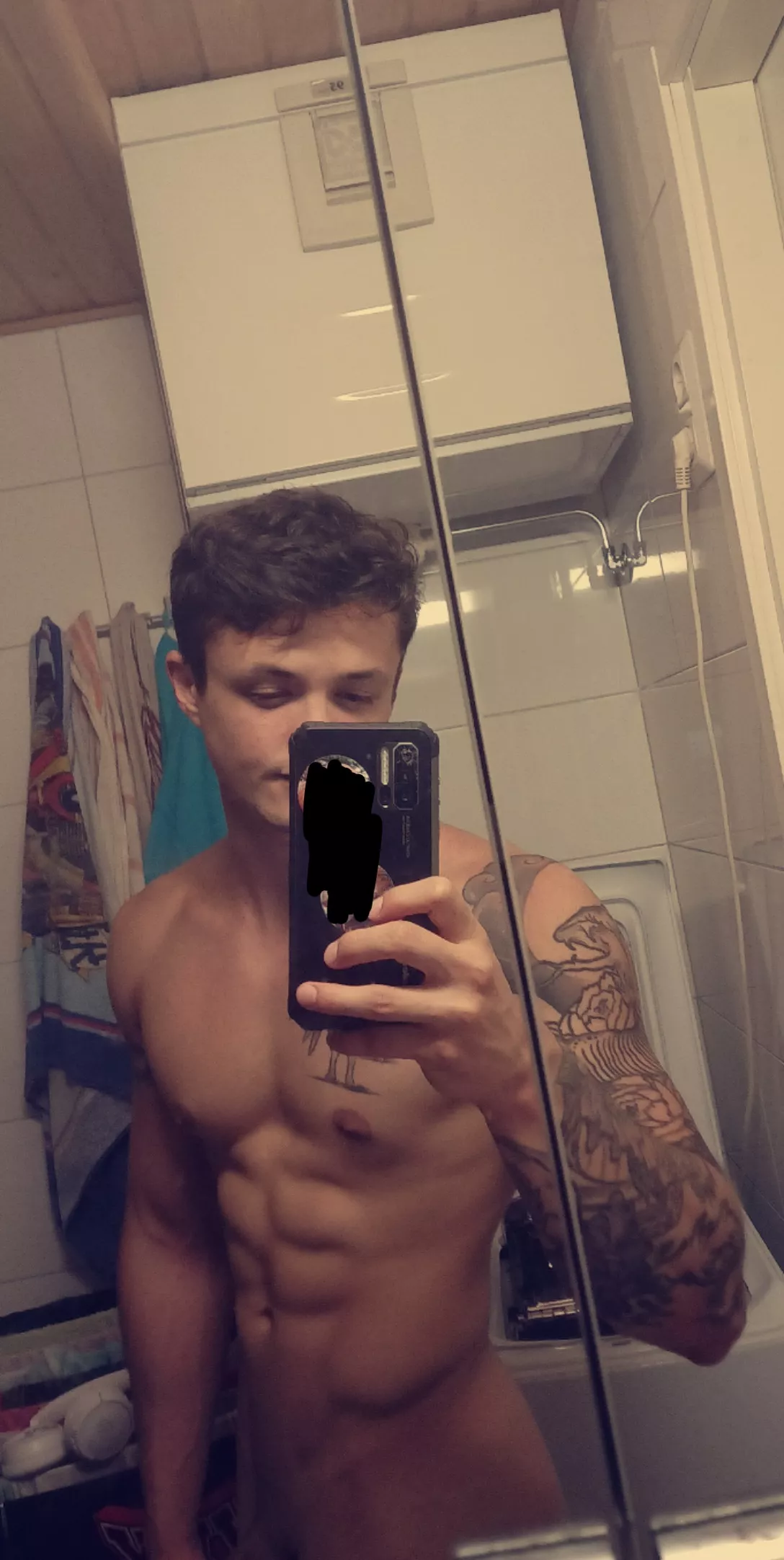 I'm feeling goood today! Hope you all have a wonderful day 🥰 [m]