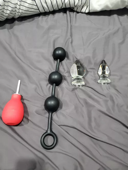 I'm finally starting to rebuild my collection to stretch my ass again. Im missing 2 toys atm because 1 is in me and i have a large Chance on the way