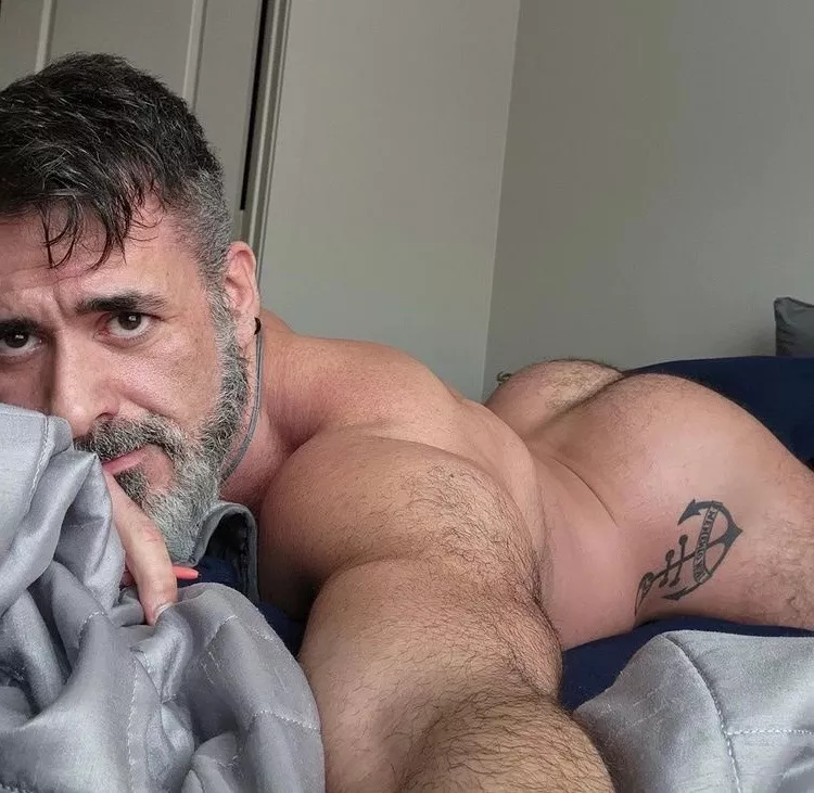 I'm getting a Jeffrey Dean Morgan vibe I'm getting a Jeffrey Dean Morgan vibe