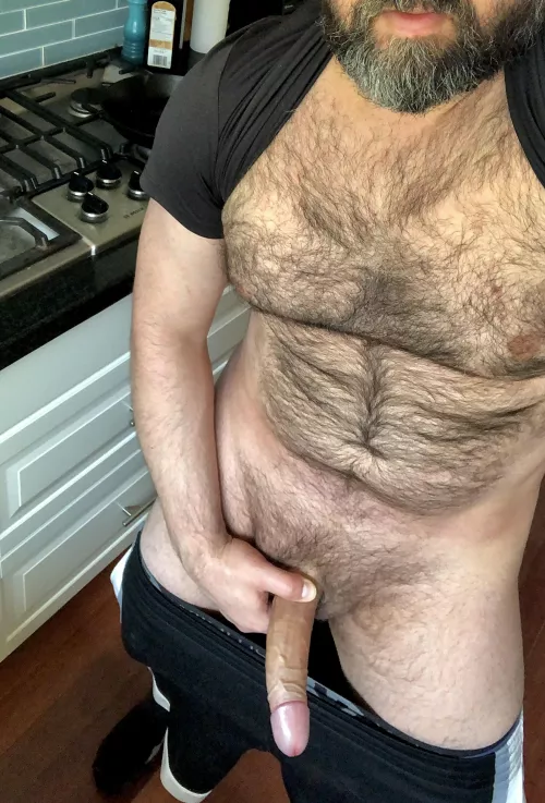 I’m helpful in the kitchen if you need something to eat, especially if you like thick, Dad meat.(41)