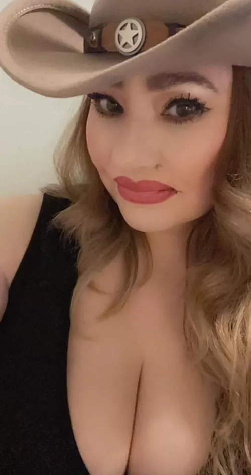 I’m her son, Who would bully me I’ll give u my moms nudes my Kik is loserfaggot91