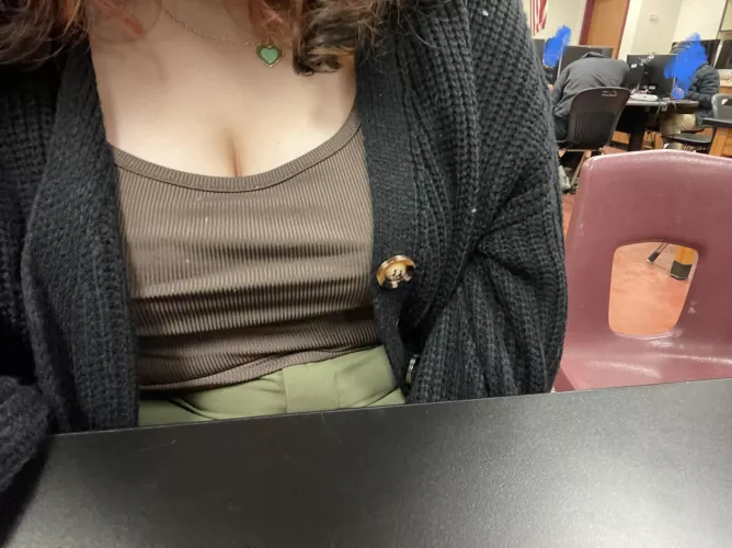 im in little space so bad rn but im in class🥺😫😭