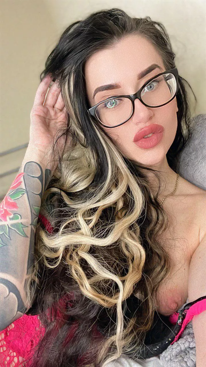 I’m Julia. Fetish friendly, videocall, sexting and more. Join me, free page, link below 👇