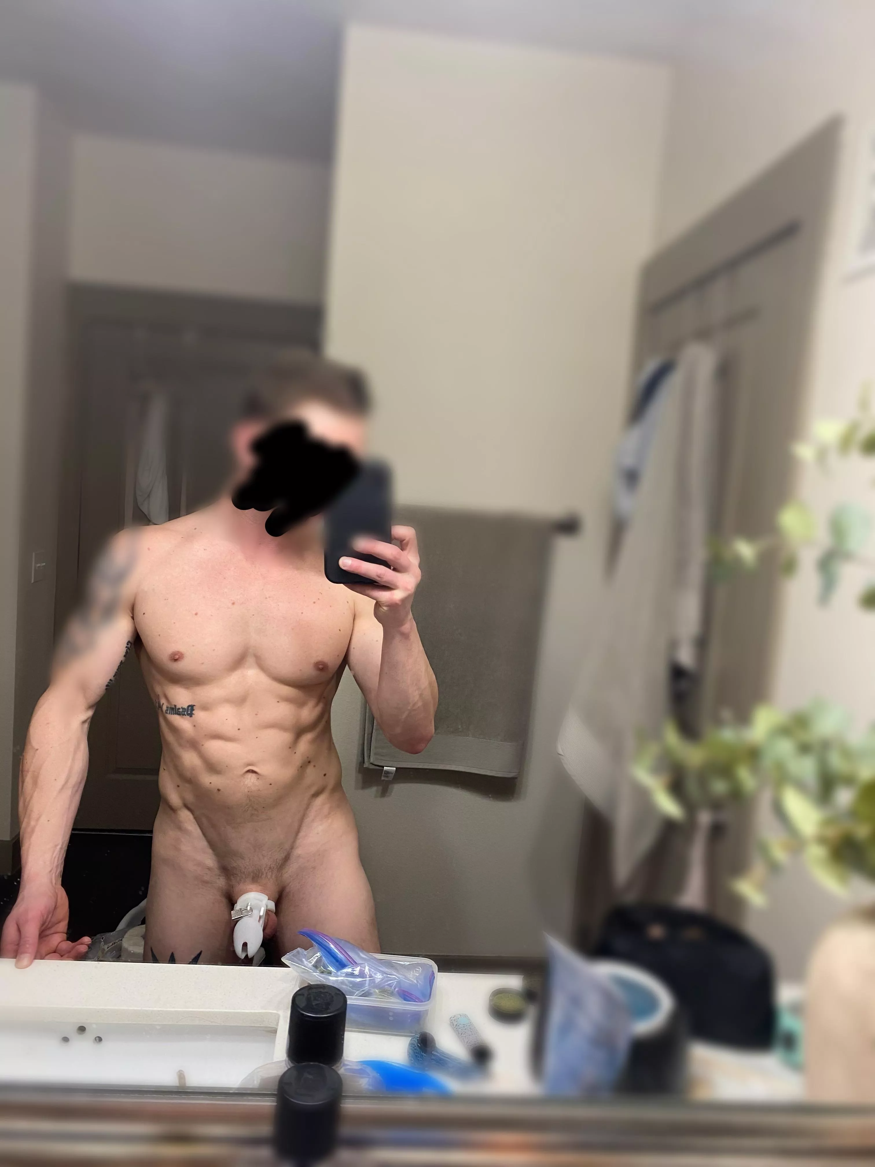 I'm just a sissy cuck who wants to serve alpha men and women 💁🏼‍♂️