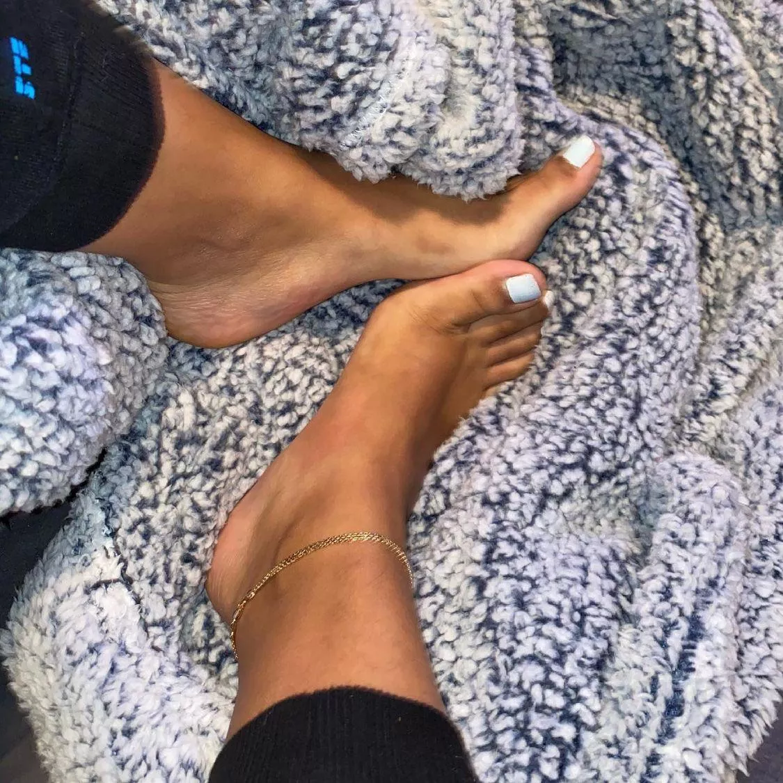 I’m kinda getting tired of white what other colors do y’all find sexy ? I want that color that makes that dick hard 😌