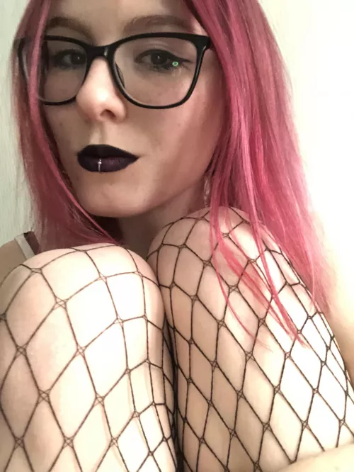 I’m petite shy e-girl , am I your type? 💜