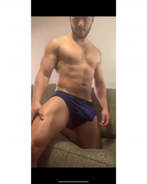 I’m standing above you like this, wyd?