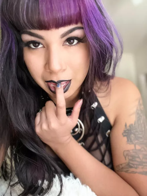 I’m up to no good 🖤✨