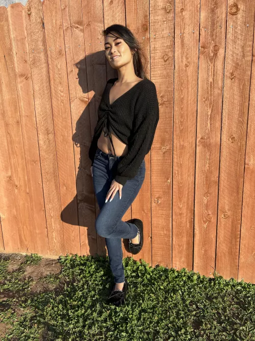 I'm young and innocent but looking to get naughty 😈