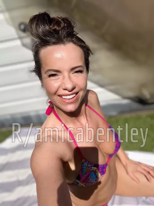 [image] I hope we get more sun on my titties in London today! 🇬🇧