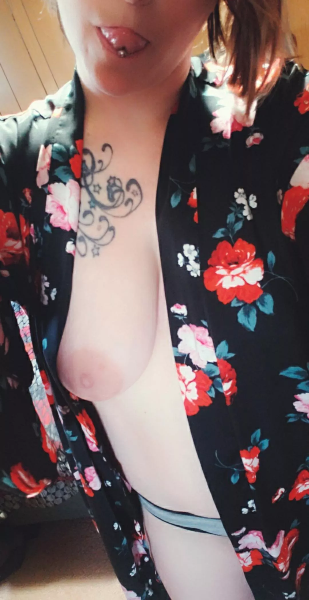 [IMAGE] Poking out waiting for you to help me undress! (f)34