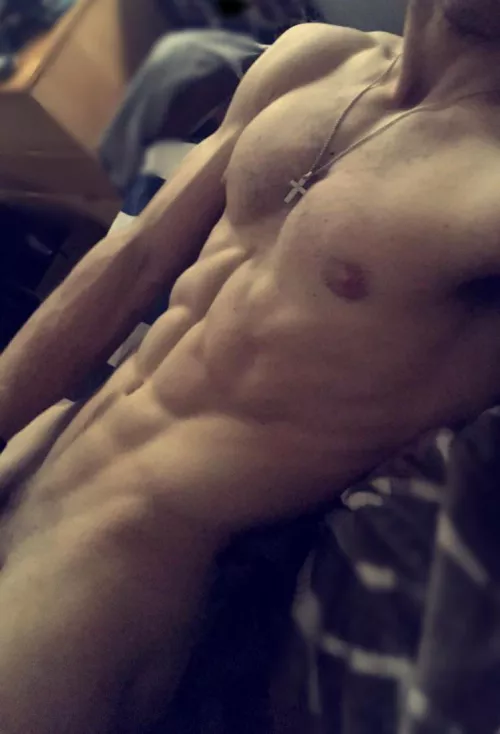 Imagine licking my cum off these abs ๐