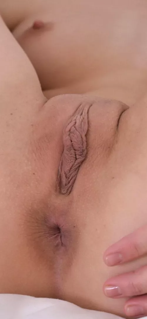 Imagine this lips wraped around your cock!