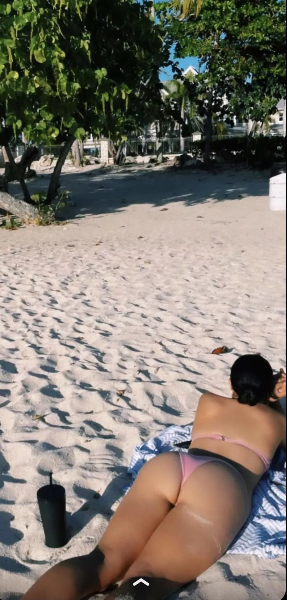 Imagine walking on the beach and u see this