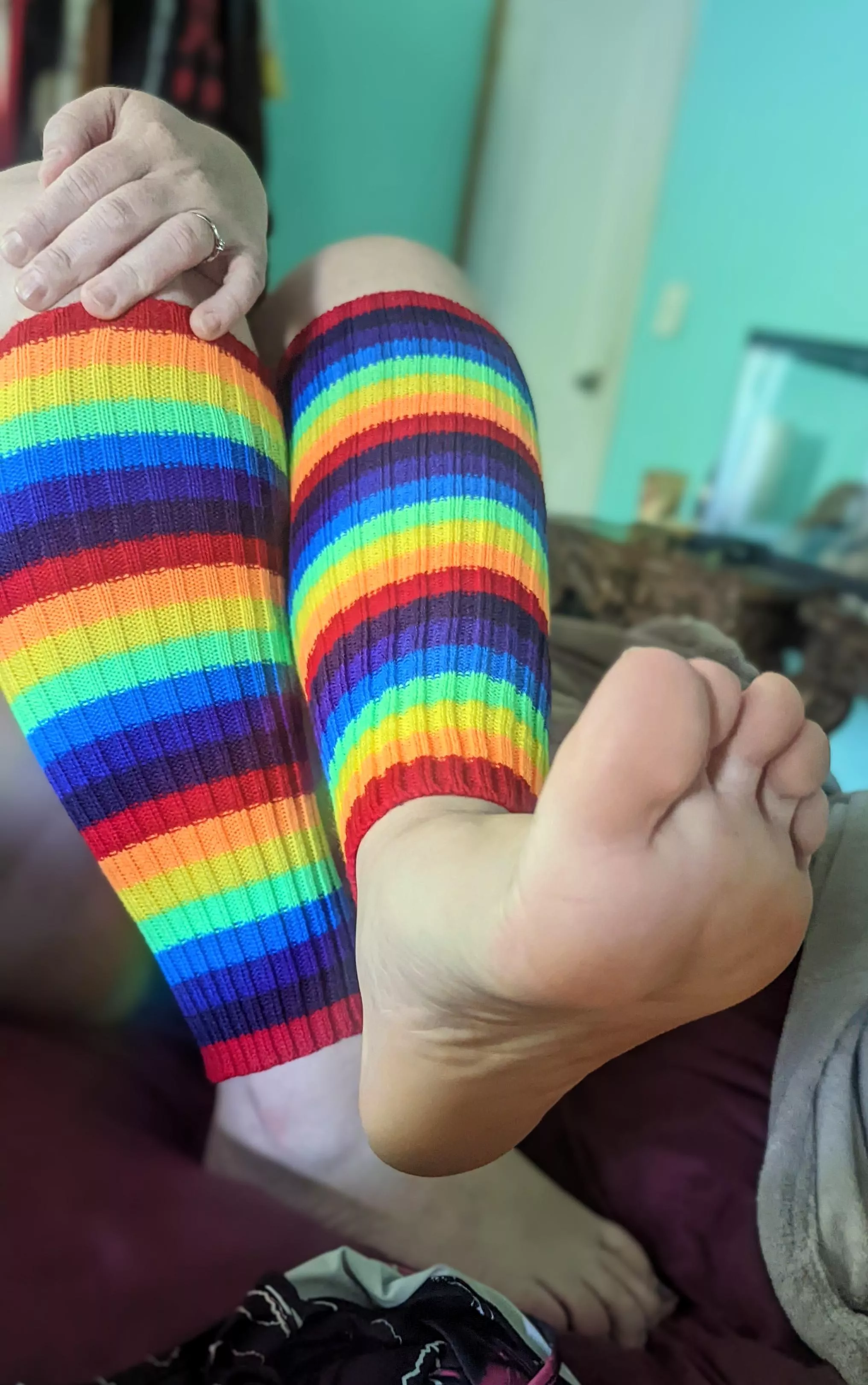 In love with my new leg warmers. They compliment my feet so well.