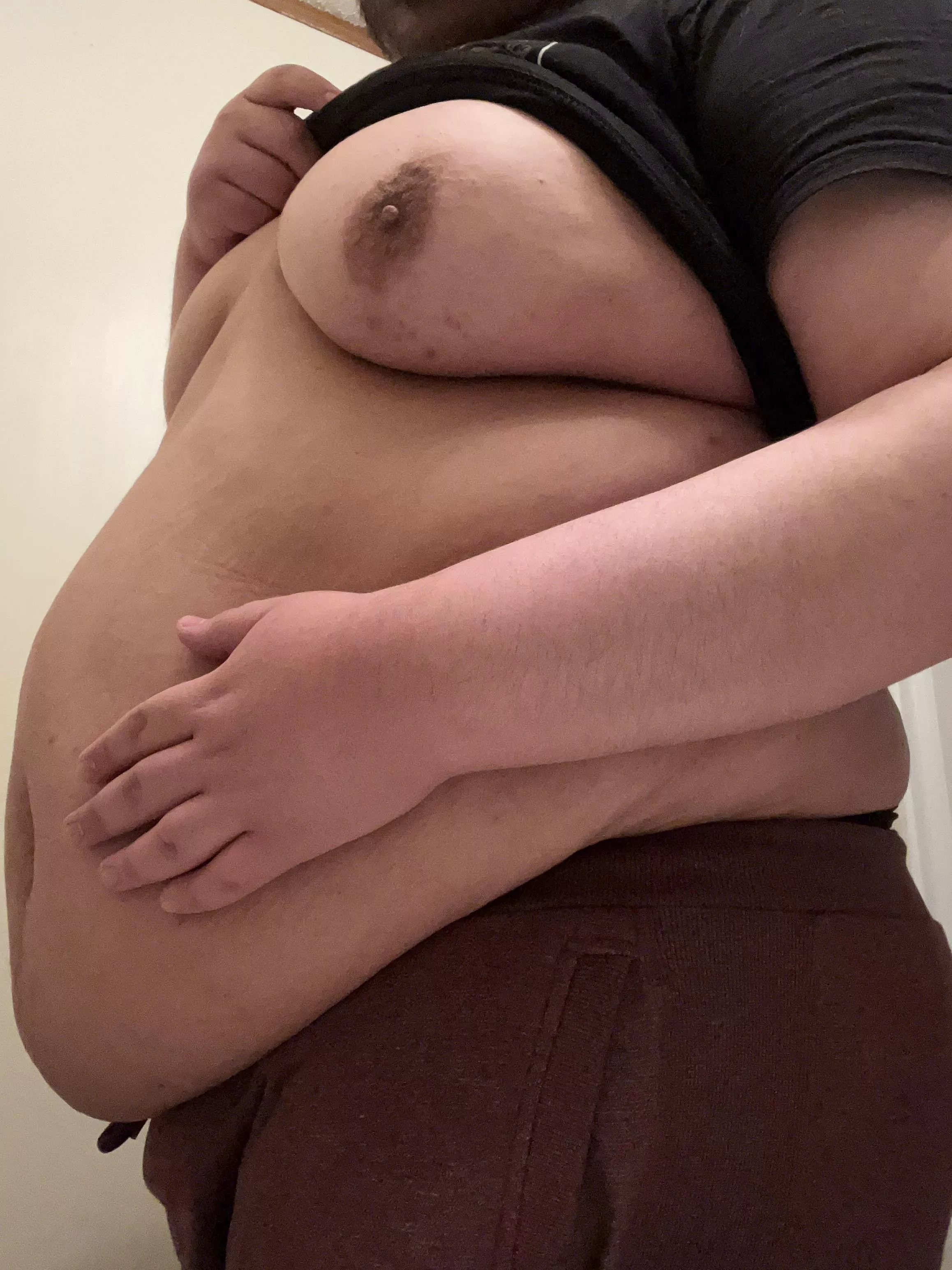 In the mood for kisses and belly rubs 😅