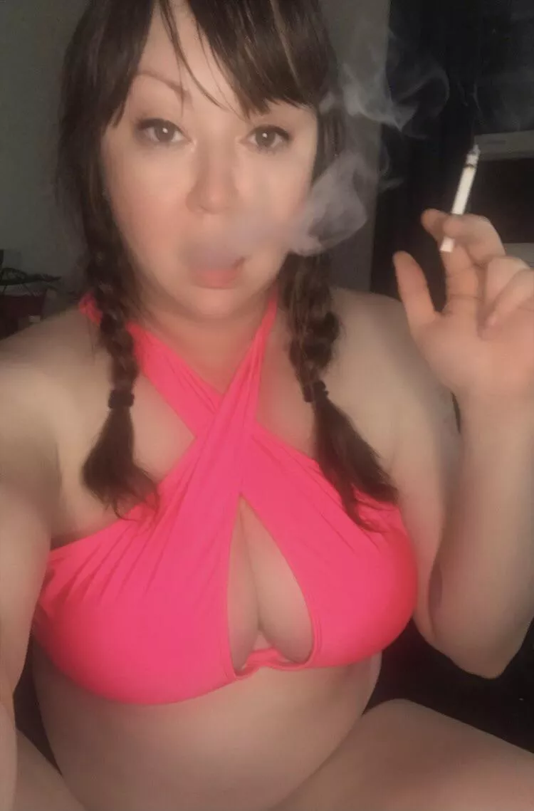 Indulge with me 💗🚬