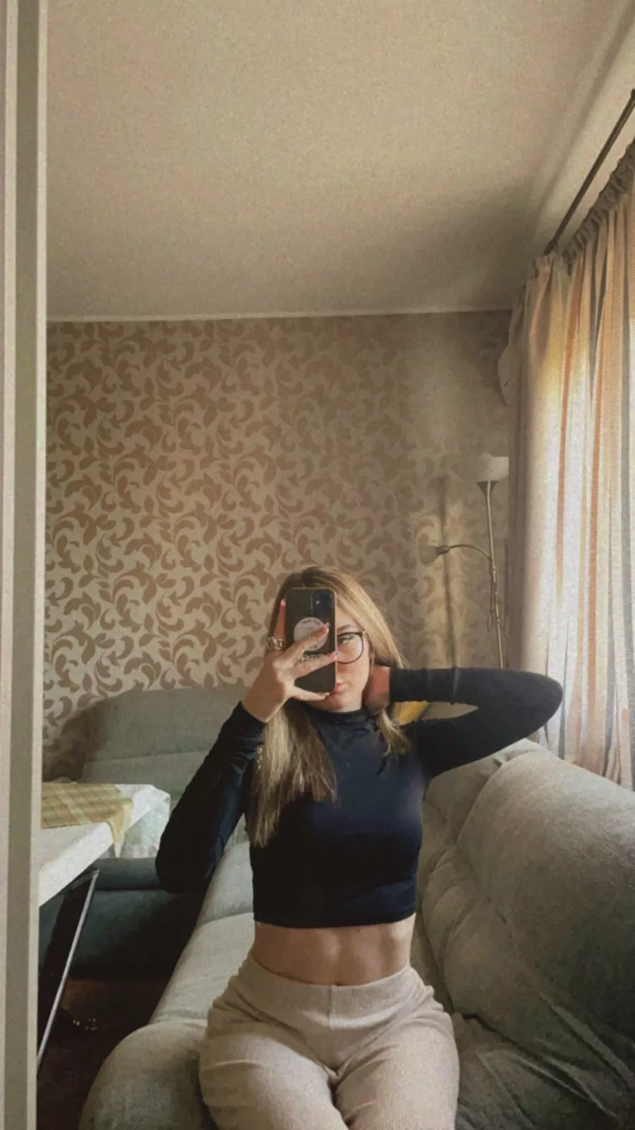 Interract this post if you’d like to smash me 🤤