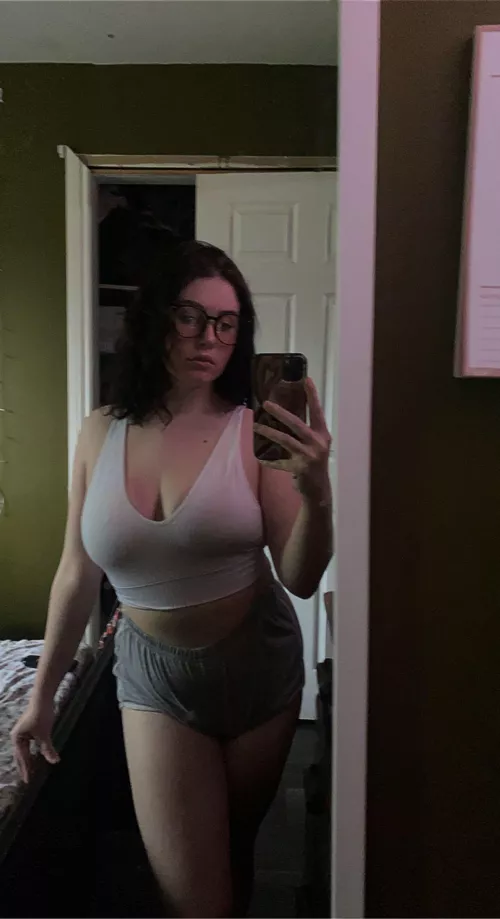 Is it Friday yet? 🤍 (20f)