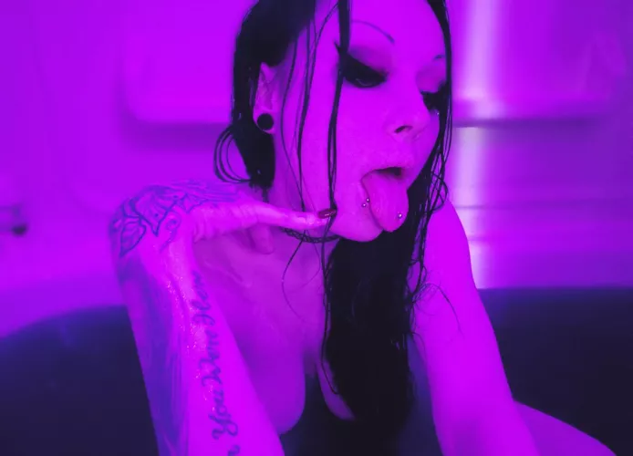 Is my mouth pretty enough to fuck 🥴👅