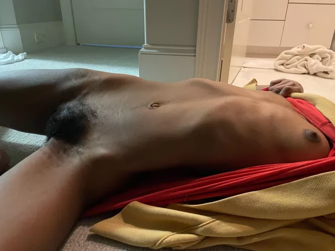 Is there anything better than a flat tummy and a thick bush? 🥰