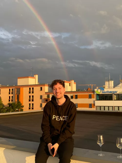 Isn't that picture super gay? 🌈😄