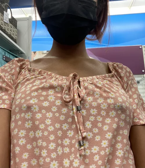 It was FREEZING in Homegoods today and i forgot my sweater…