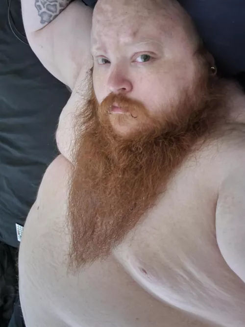 it would be nice to have a beautiful woman laying here beside me,let's cuddle and watch movies or have some fun 😋