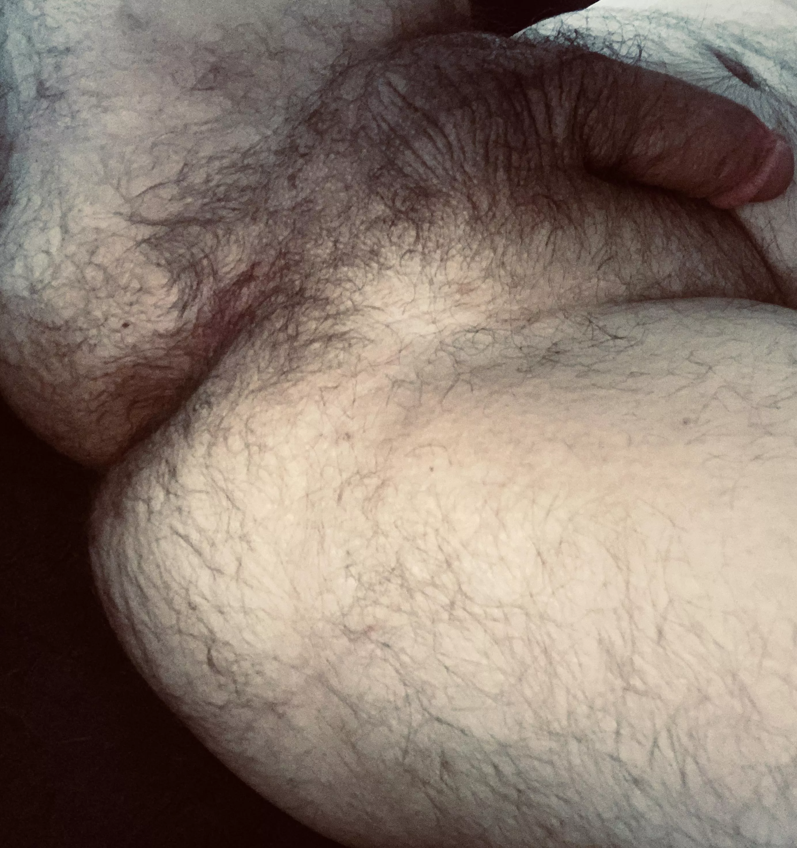 It’s a gloomy rainy Monday, looks like we’ll have to keep ourselves busy inside today. ⛈ 😉