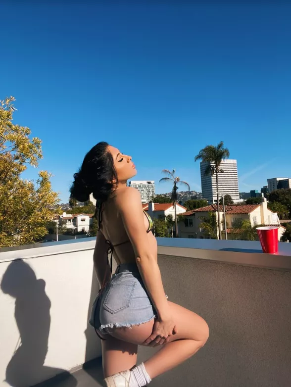 It’s a good thing I’m not wearing panties 😉